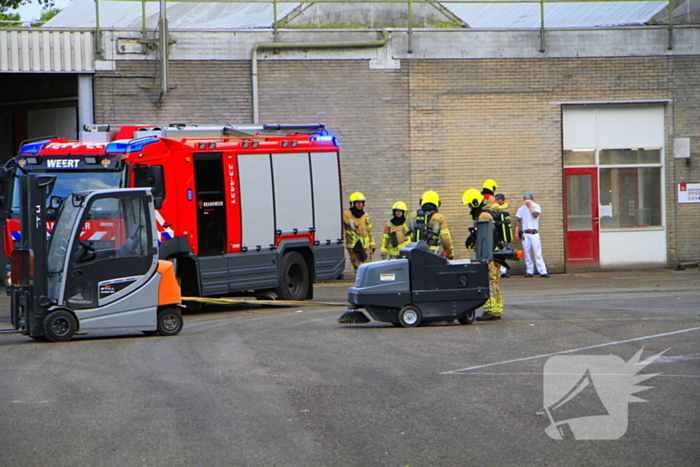 Veegwagen vat vlam in meelfabriek