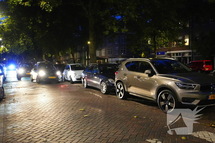 Dronken automobilist rijdt tegen drie geparkeerde voertuigen