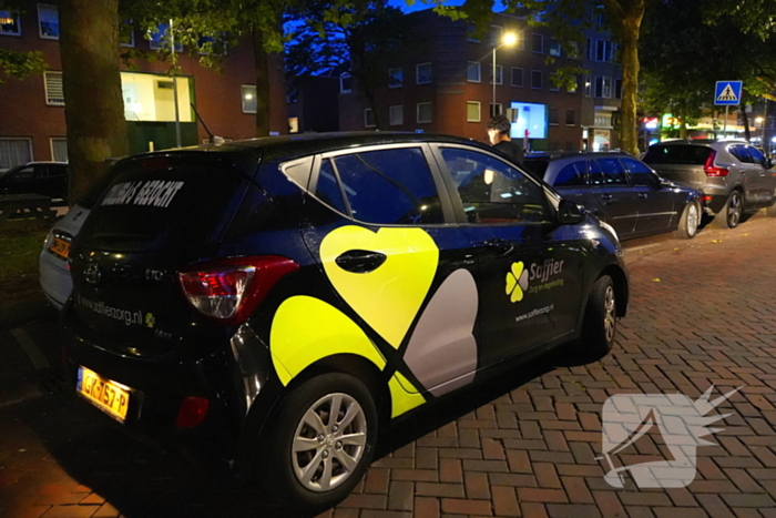 Dronken automobilist rijdt tegen drie geparkeerde voertuigen