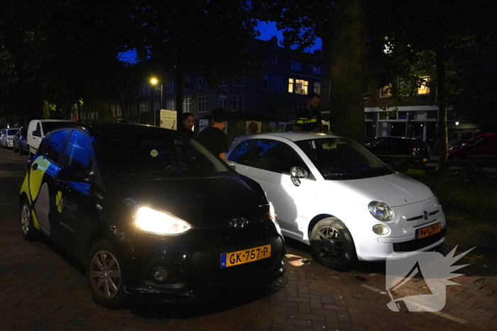 Dronken automobilist rijdt tegen drie geparkeerde voertuigen