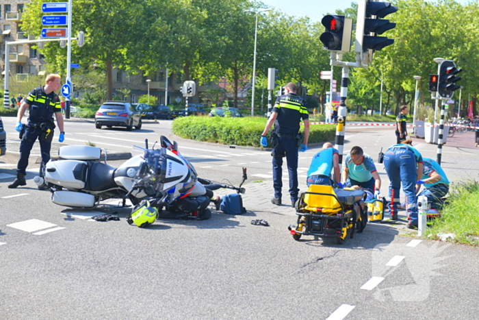 Fietser geschept door motorrijder politie