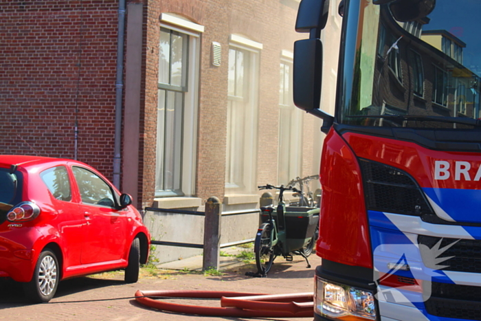 Vluchtelingenopvang ontruimd door brandend bankstel