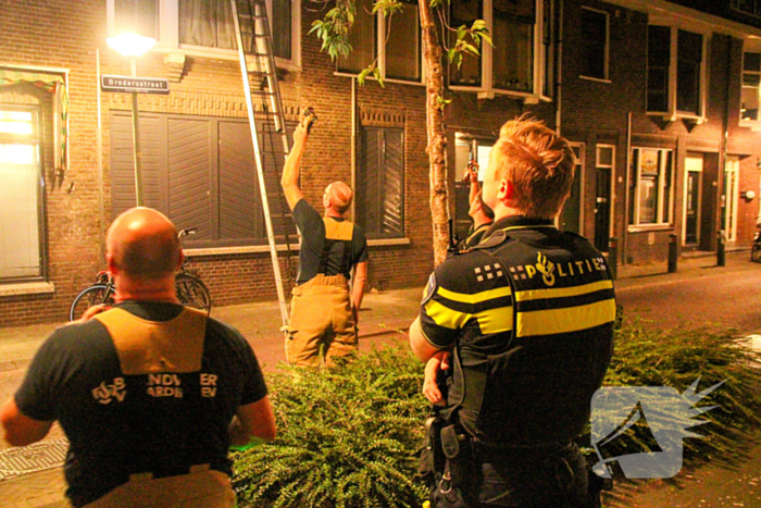 Brandweer op onderzoek uit na vreemde lucht in woning