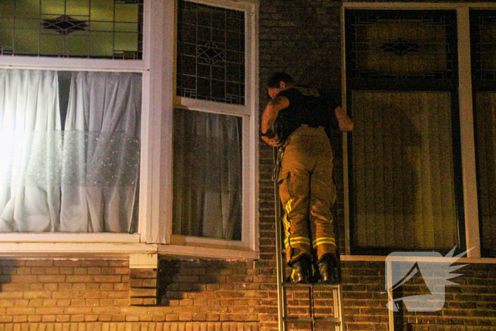 Brandweer op onderzoek uit na vreemde lucht in woning