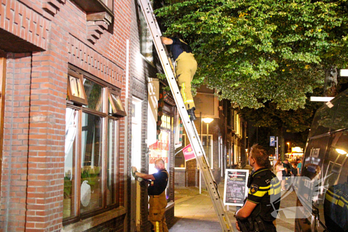 Brandweer op onderzoek uit na vreemde lucht in woning