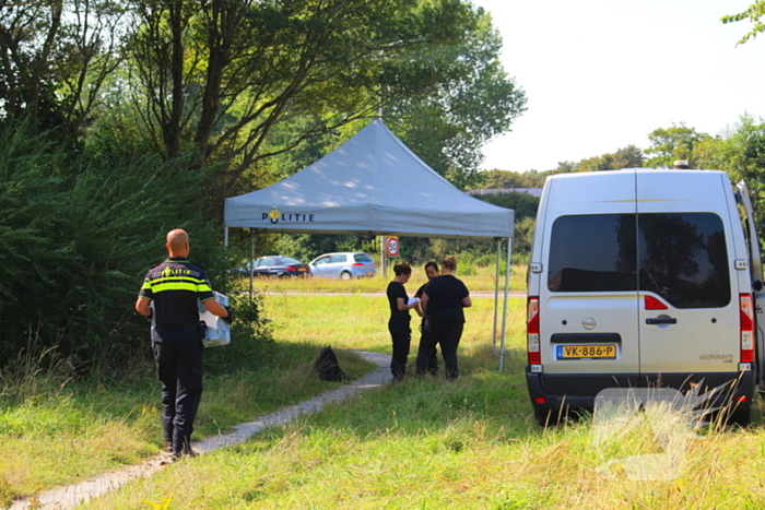 Overleden vrouw op afgelegen plek aangetroffen