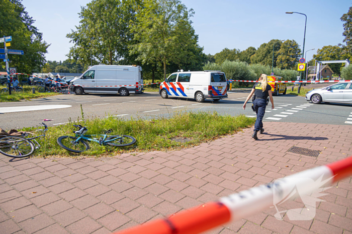 Twee fietsers botsen op elkaar