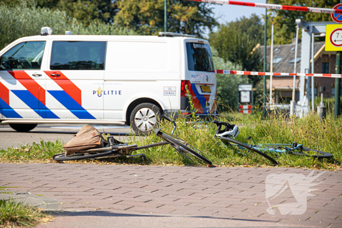 Twee fietsers botsen op elkaar