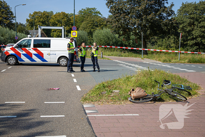 Twee fietsers botsen op elkaar