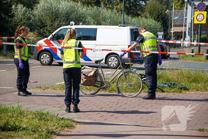 Twee fietsers botsen op elkaar