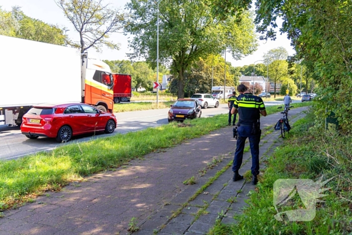 Automobilist verliest controle en belandt op zijkant