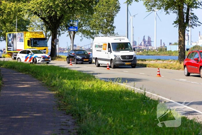 Automobilist verliest controle en belandt op zijkant