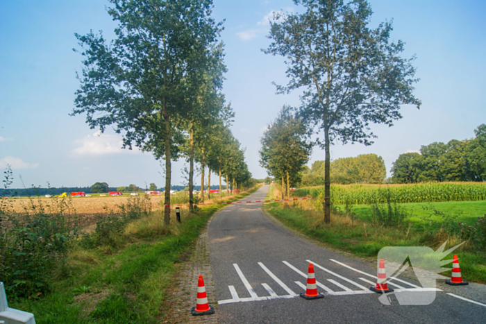 Frontale aanrijding tussen vrachtwagen en personenauto