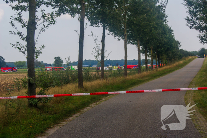 Frontale aanrijding tussen vrachtwagen en personenauto