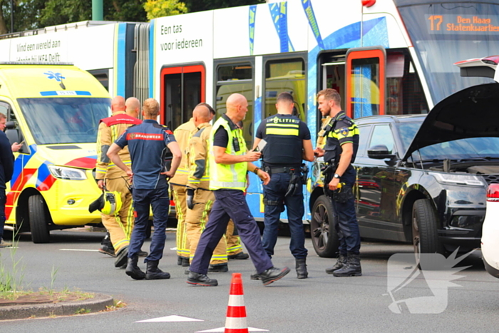 Schade na botsing tussen tram en auto