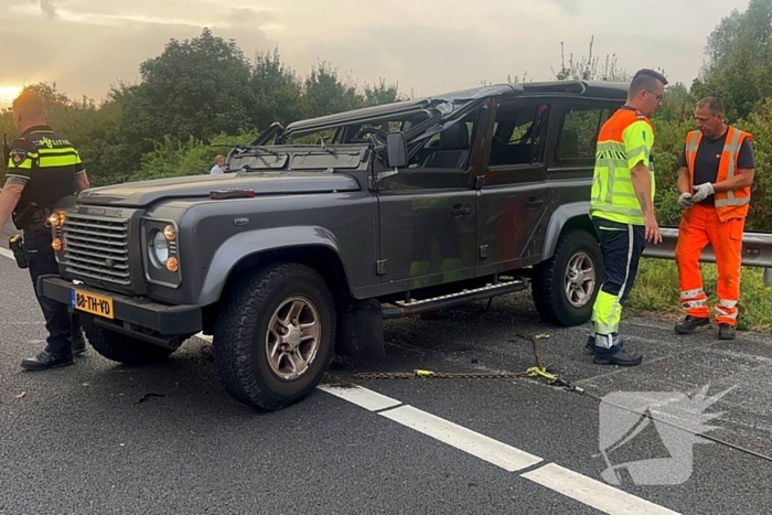 Auto zwaar beschadigd na ongeval op de snelweg