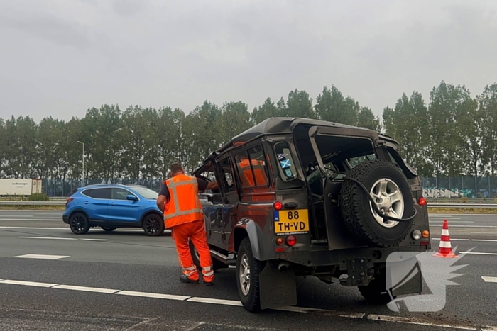 Auto zwaar beschadigd na ongeval op de snelweg