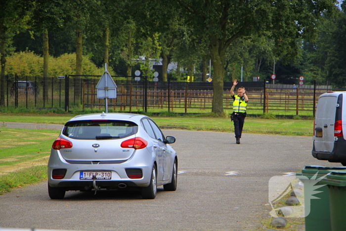 Politie houdt controle bij tankstation