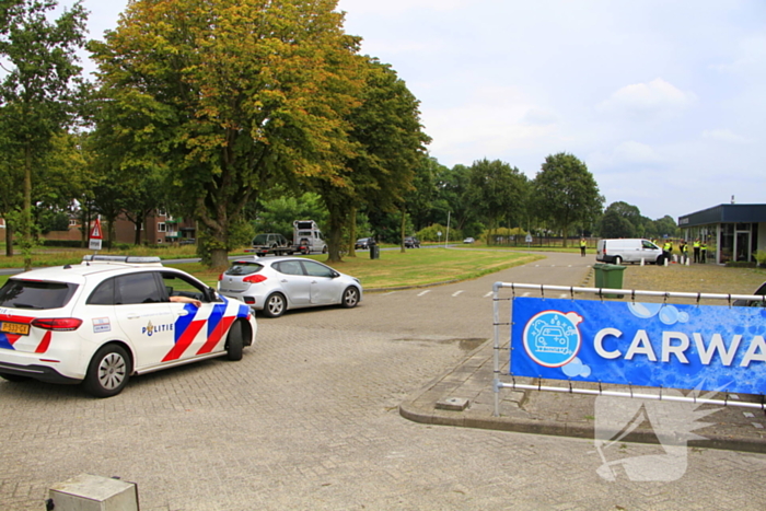 Politie houdt controle bij tankstation