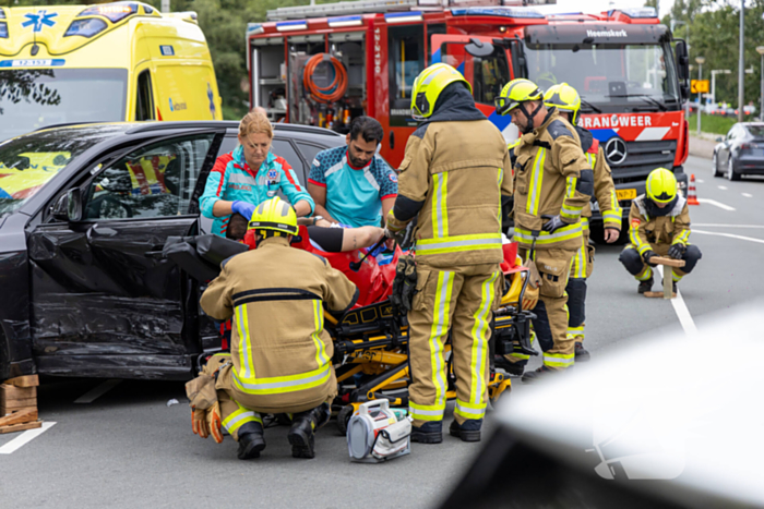 Brandweer bevrijdt beknelde automobilist