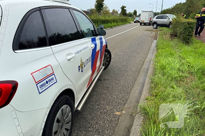 Eigenaar autogarage rijdt lantaarnpaal uit de grond