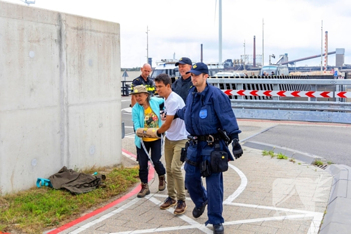 Extinction Rebellion blokkeert zeesluizen IJmuiden opnieuw