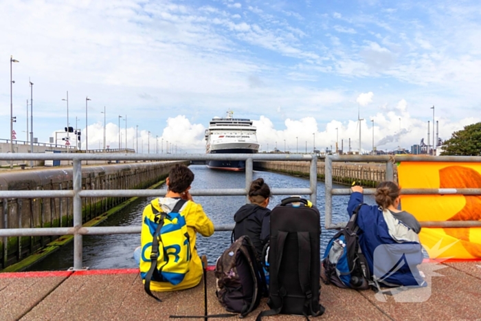 Extinction Rebellion blokkeert zeesluizen IJmuiden opnieuw