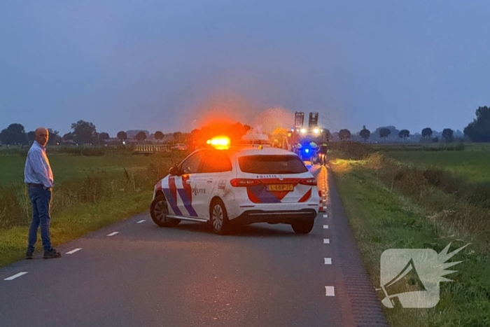 Pick-up vliegt in brand tijdens rit