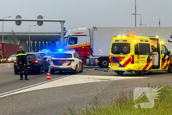 Ambulancedienst ingezet na ongeluk bij snelwegaansluiting