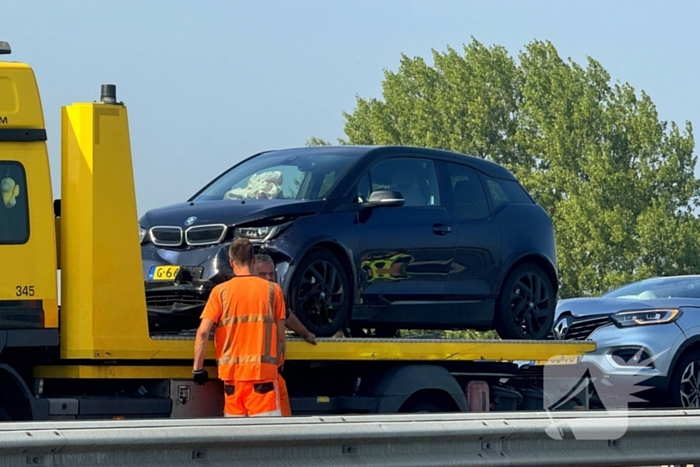 Botsing tussen twee auto's leidt tot vertraging op de snelweg