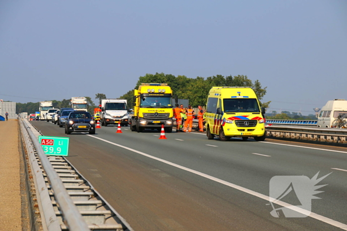 Botsing tussen twee auto's leidt tot vertraging op de snelweg