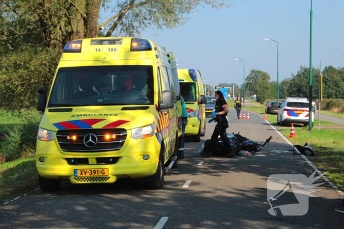 Traumahelikopter ingezet na botsing tussen motor en auto