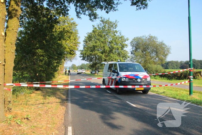 Traumahelikopter ingezet na botsing tussen motor en auto