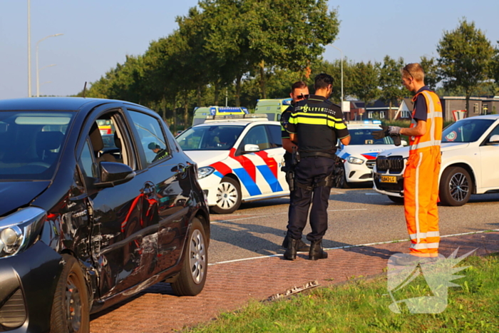 Meerdere personen nagekeken bij aanrijding op rotonde