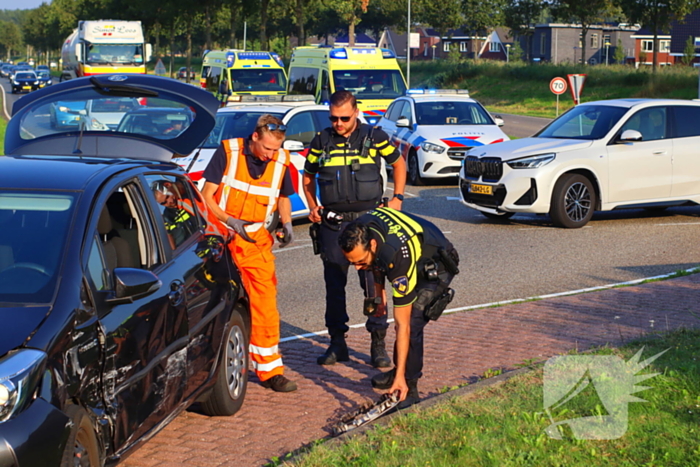 Meerdere personen nagekeken bij aanrijding op rotonde