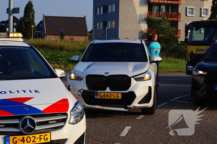 Meerdere personen nagekeken bij aanrijding op rotonde