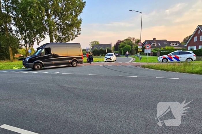 Scooterrijder en bestelbus met elkaar in botsing