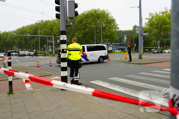 Personenauto rijdt door na veroorzaken verkeersongeval met scootmobiel