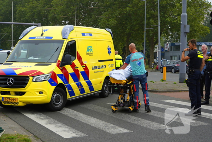 Personenauto rijdt door na veroorzaken verkeersongeval met scootmobiel