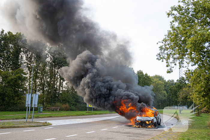 Personenwagen verwoest door brand