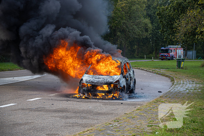 Personenwagen verwoest door brand