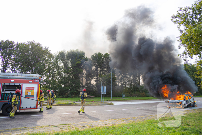 Personenwagen verwoest door brand