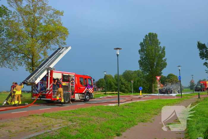 Tractor brandt volledig uit