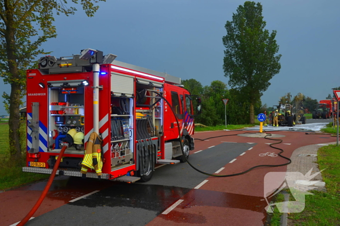 Tractor brandt volledig uit