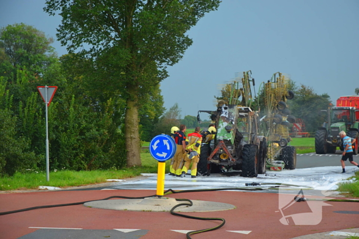 Tractor brandt volledig uit