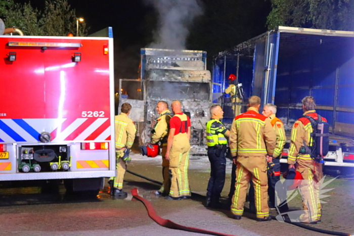 Vrachtwagencabine verwoest door brand