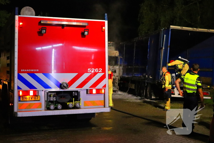 Vrachtwagencabine verwoest door brand