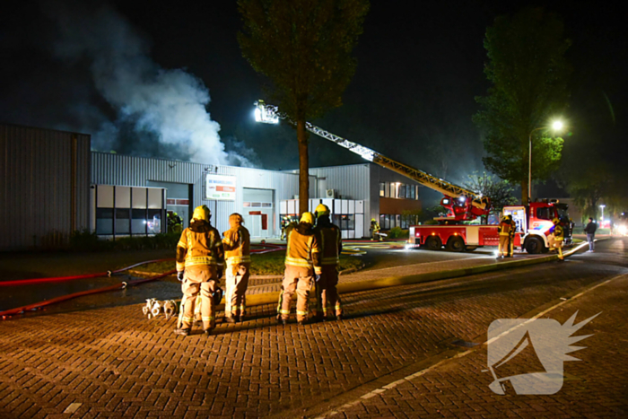 Blusrobot ingezet bij zeer grote brand in bedrijfspand