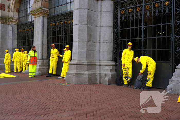 Rijksmuseum dicht wegens blokkade XR, politie treedt op