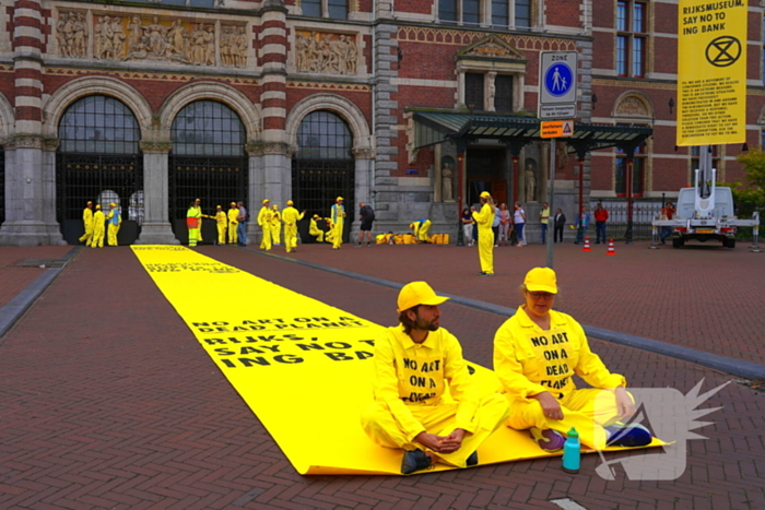 Rijksmuseum dicht wegens blokkade XR, politie treedt op